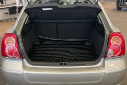 hopea Toyota Avensis 2003 kuva 17.