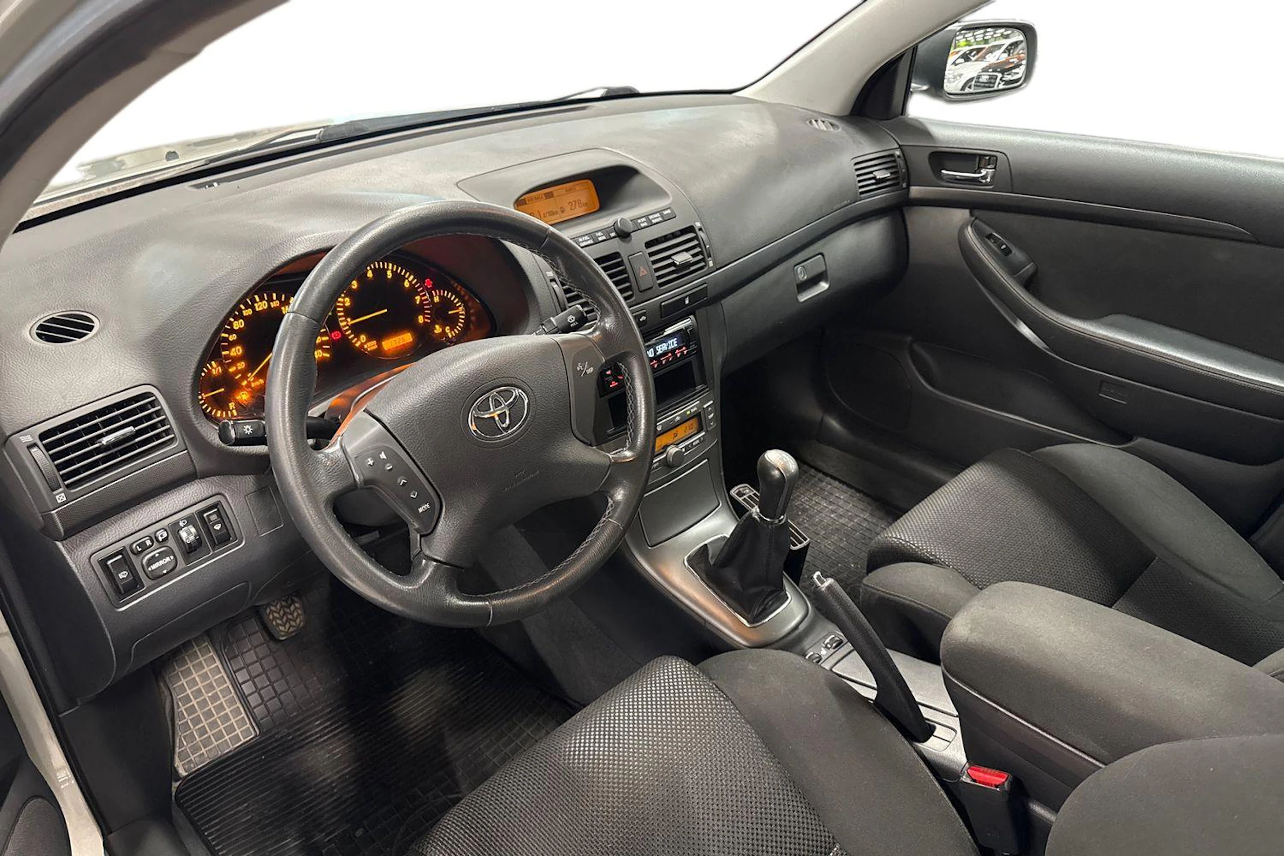 hopea Toyota Avensis 2003 kuva 3.
