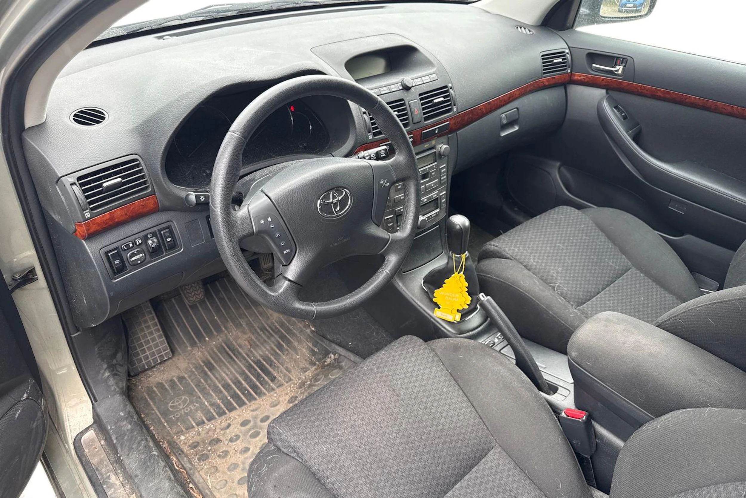 Vihreä Toyota AVENSIS 2004 kuva 3.