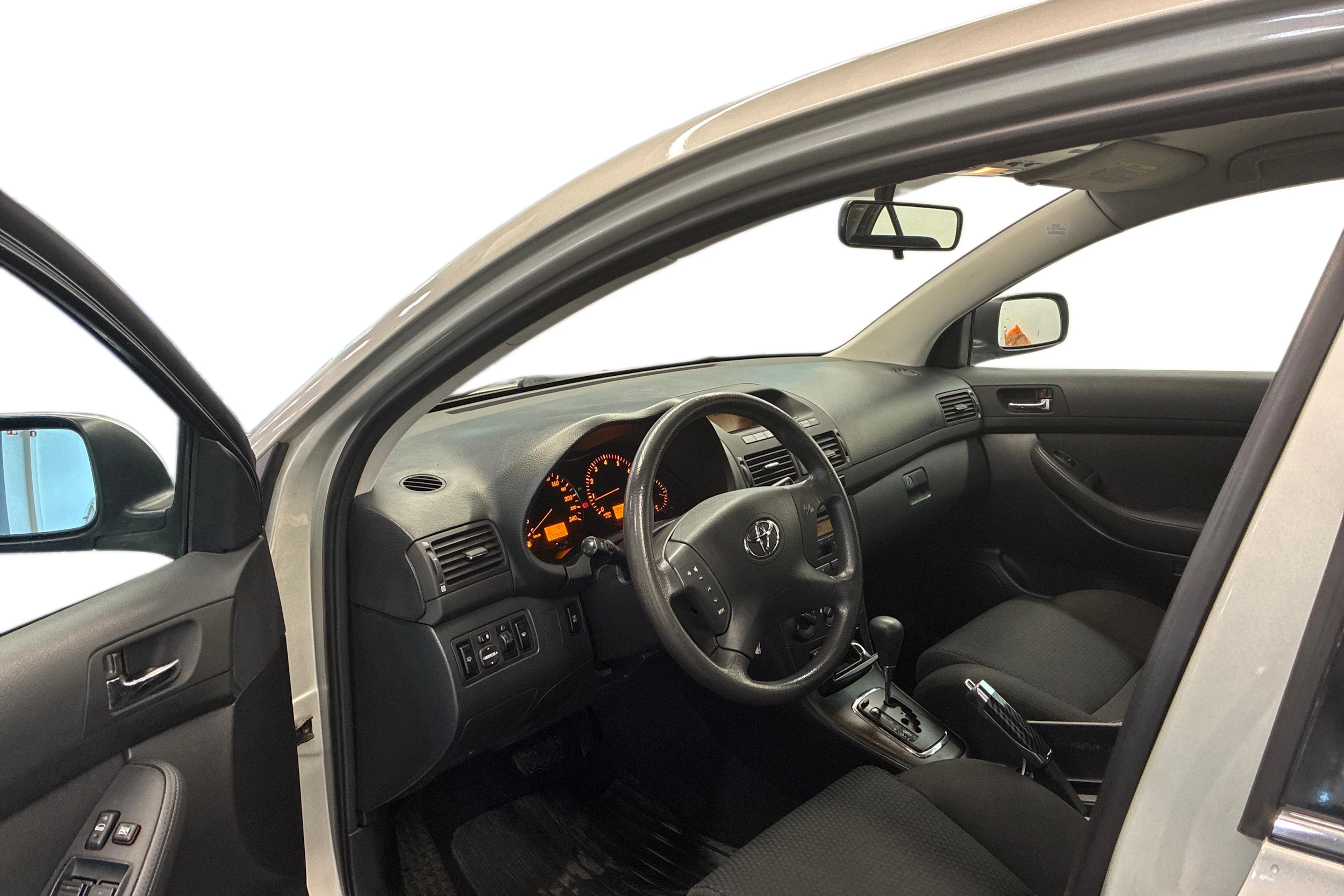 Hopea Toyota AVENSIS 2004 kuva 8.
