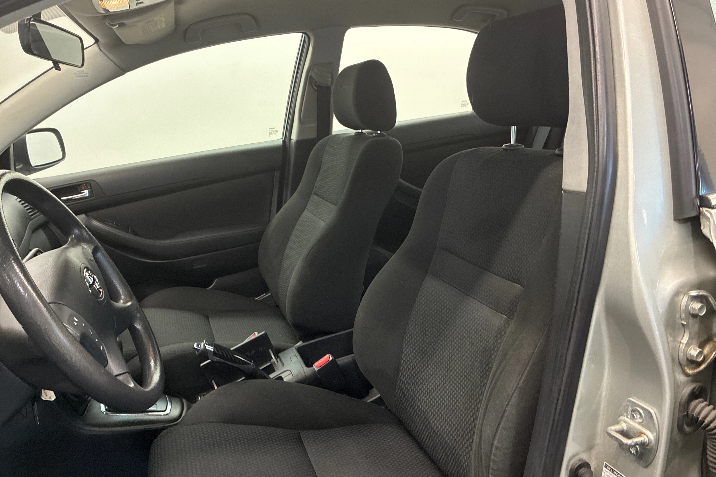 Hopea Toyota AVENSIS 2004 kuva 15.
