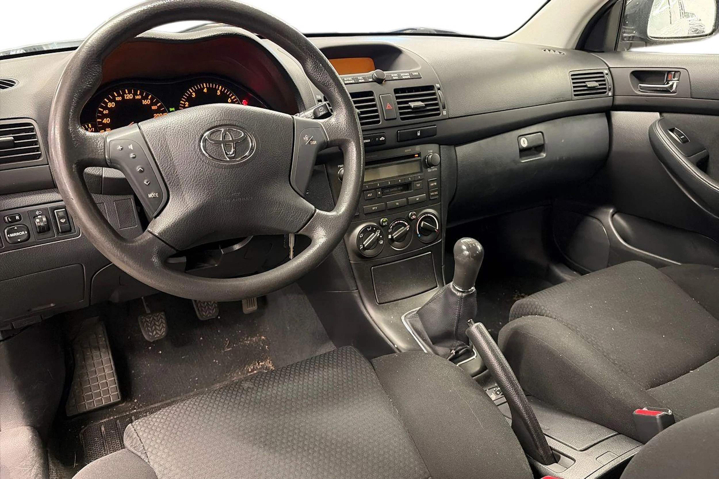 Musta Toyota AVENSIS 2004 kuva 6.
