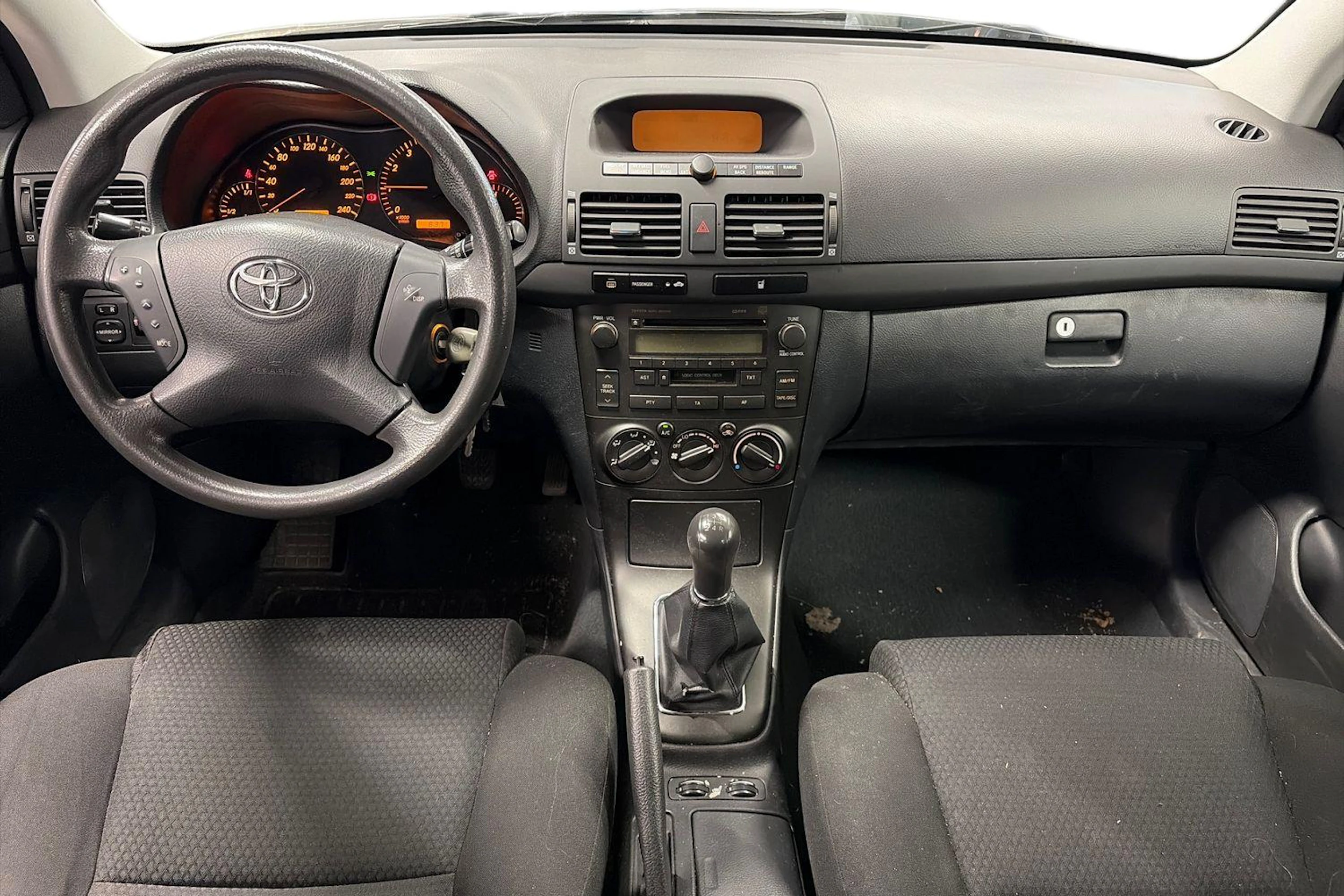 Musta Toyota AVENSIS 2004 kuva 7.
