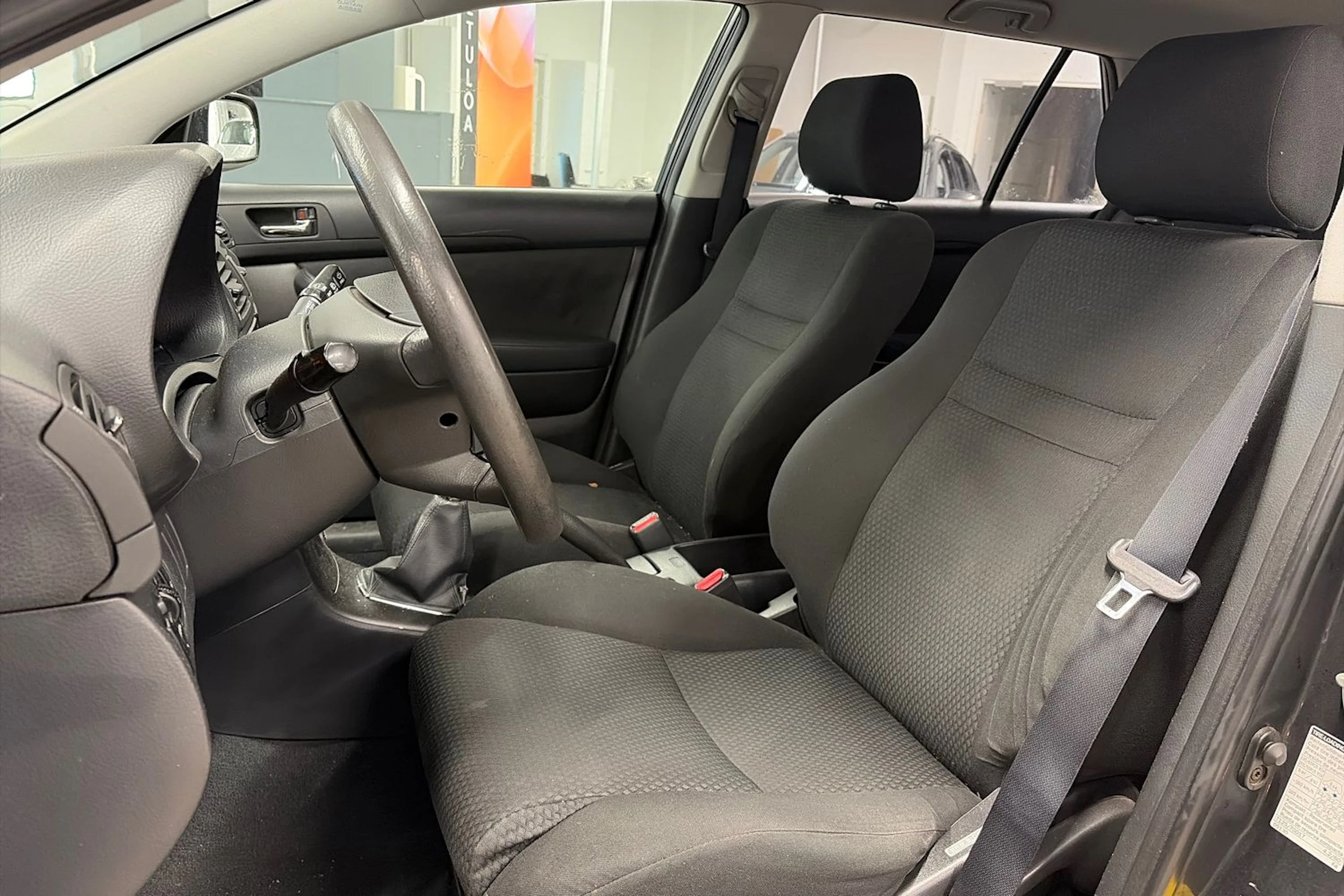 Musta Toyota AVENSIS 2004 kuva 11.