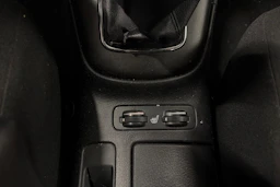 Musta Toyota AVENSIS 2004 kuva 19.