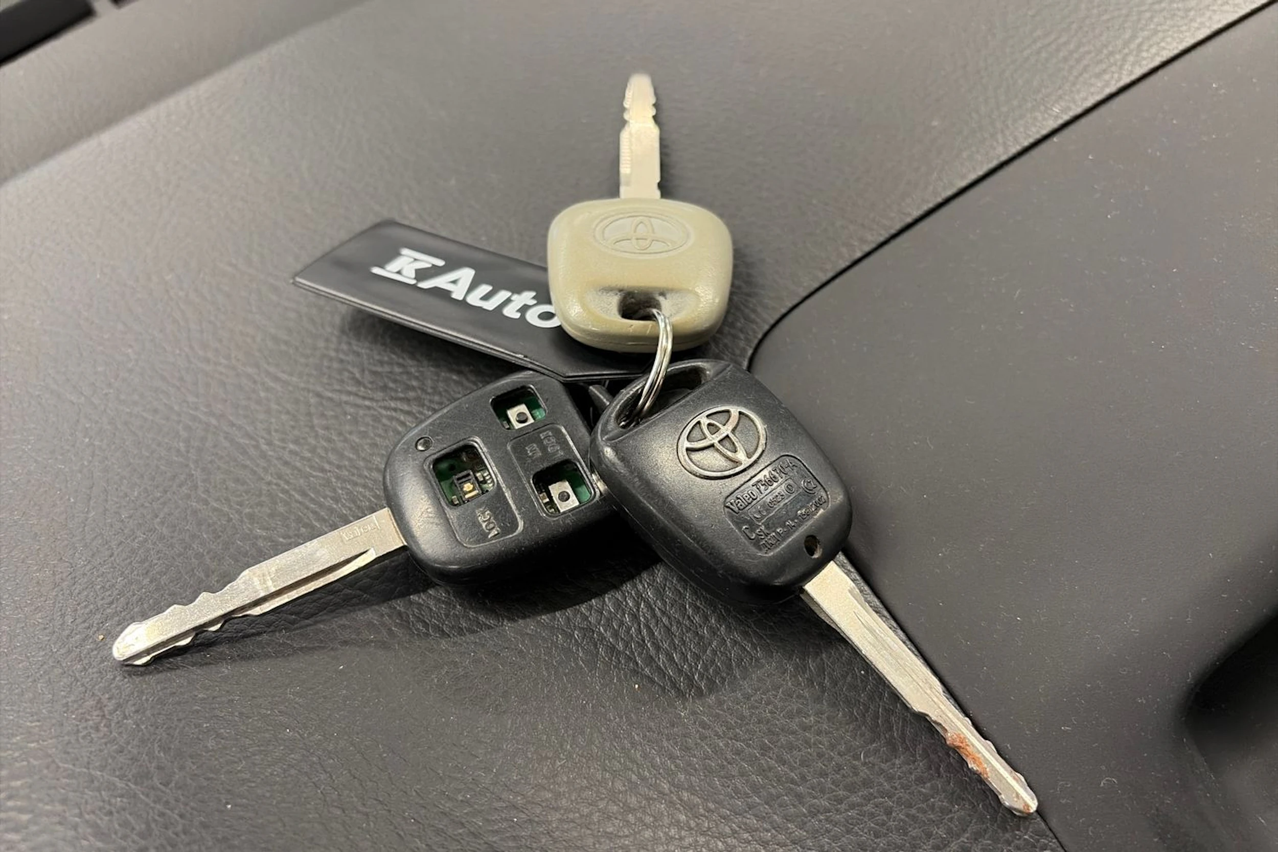 Musta Toyota AVENSIS 2004 kuva 20.