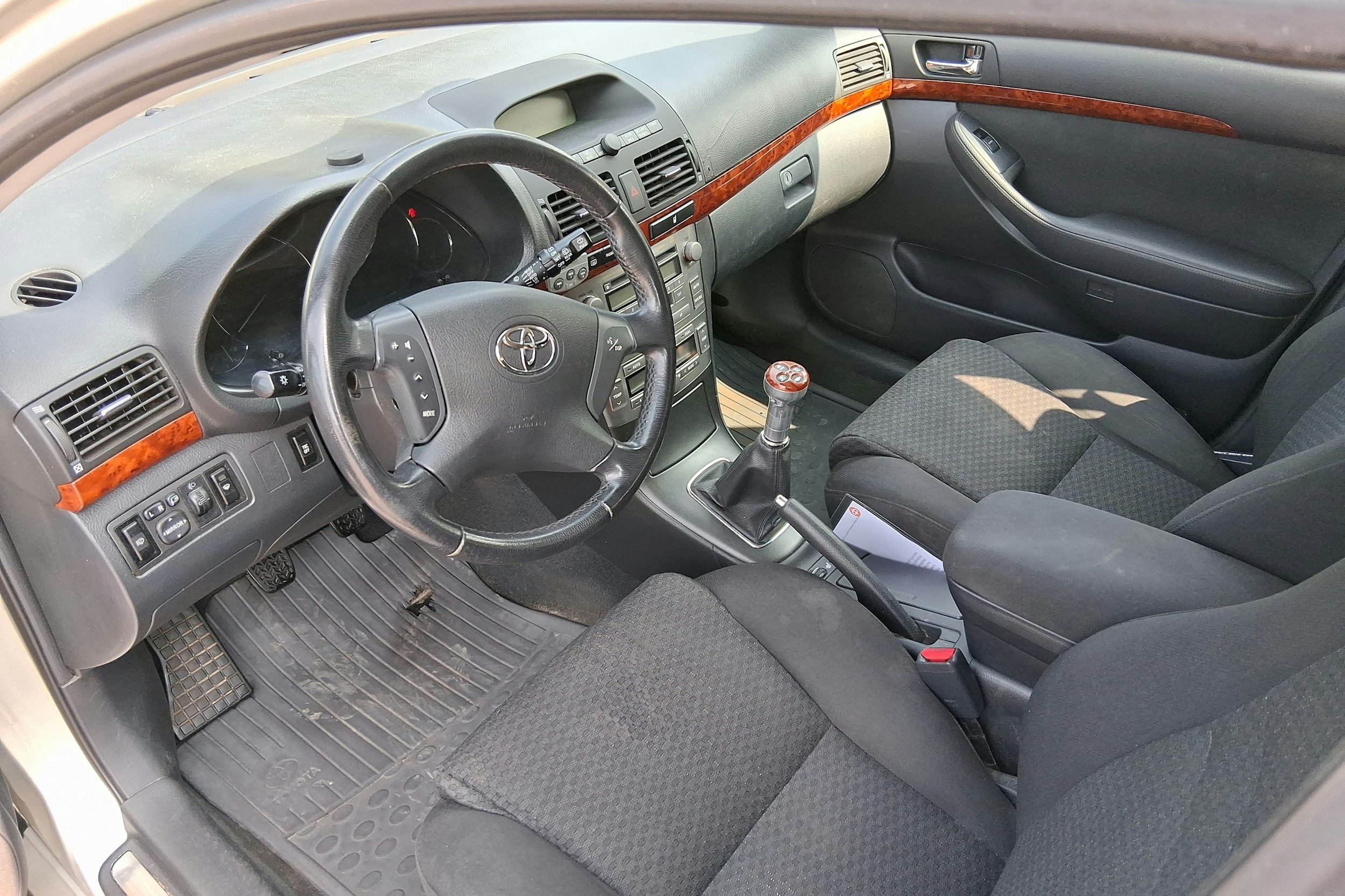 hopea Toyota Avensis 2005 kuva 6.