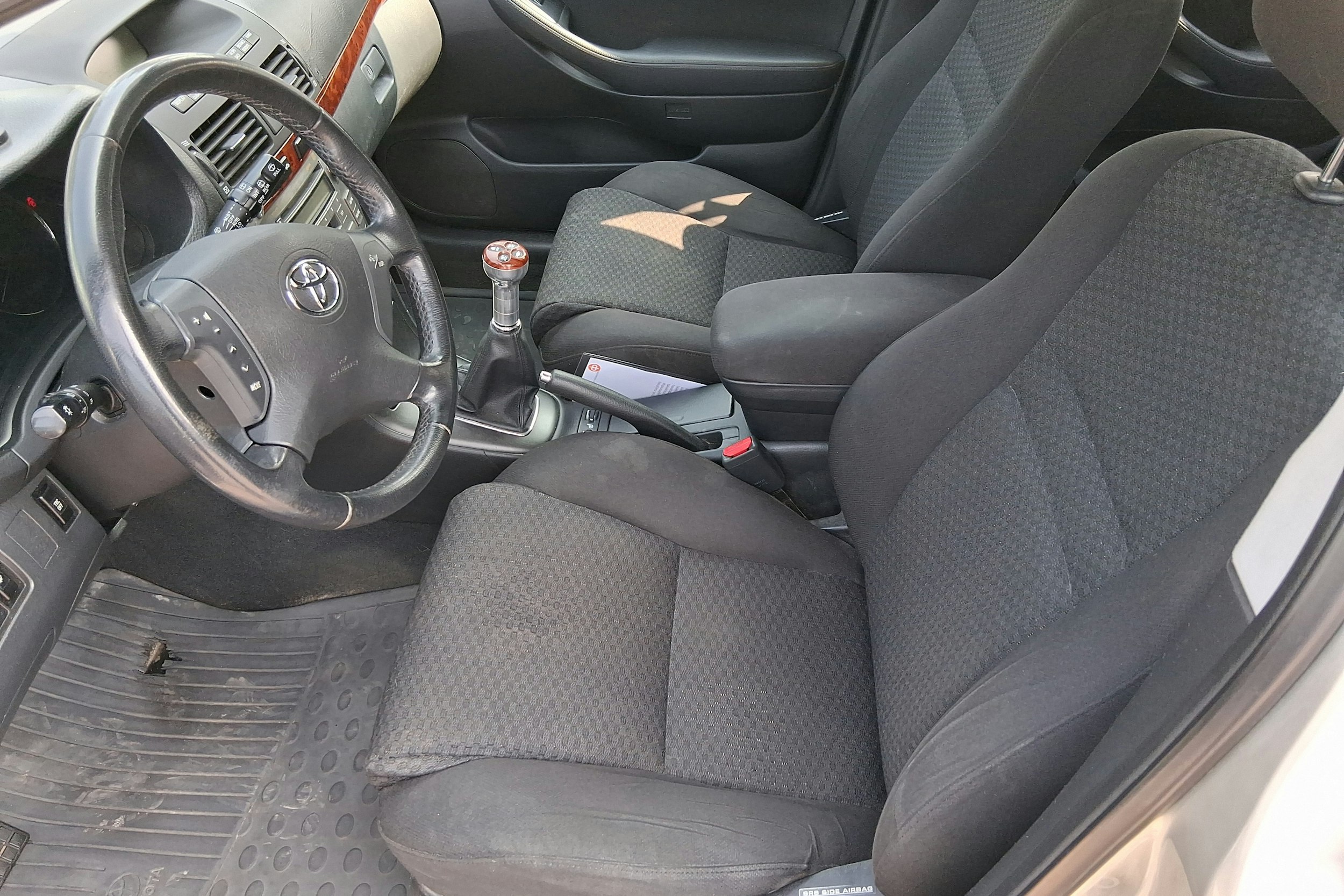hopea Toyota Avensis 2005 kuva 7.