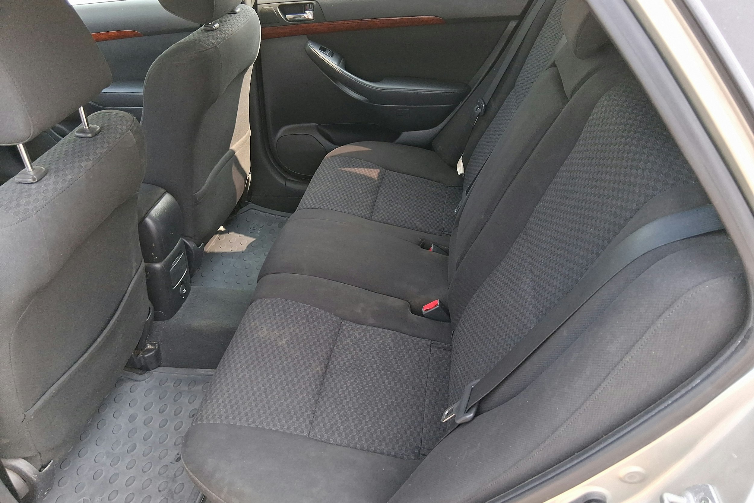 hopea Toyota Avensis 2005 kuva 8.