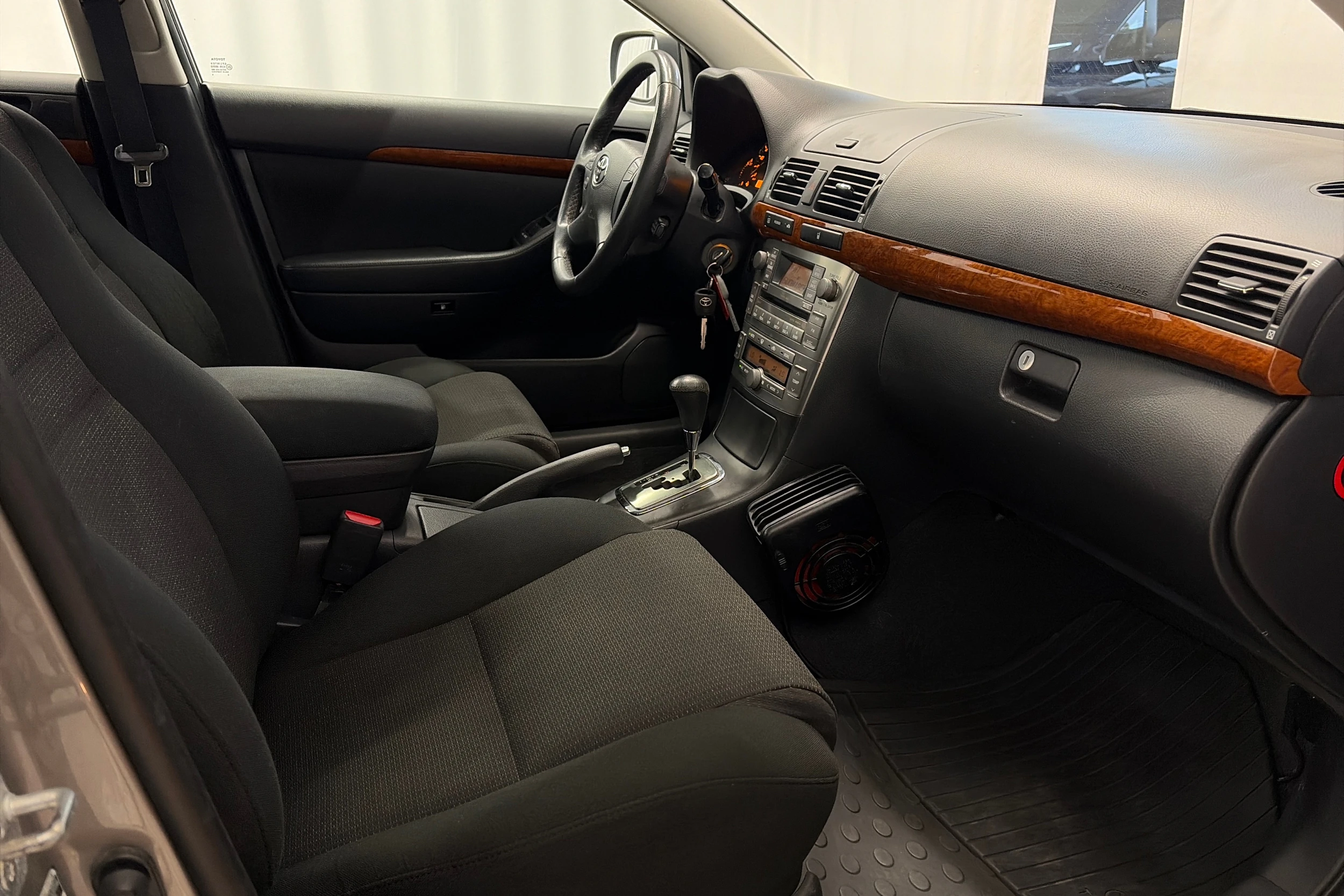 ruskea (beige) Toyota Avensis 2006 kuva 15.