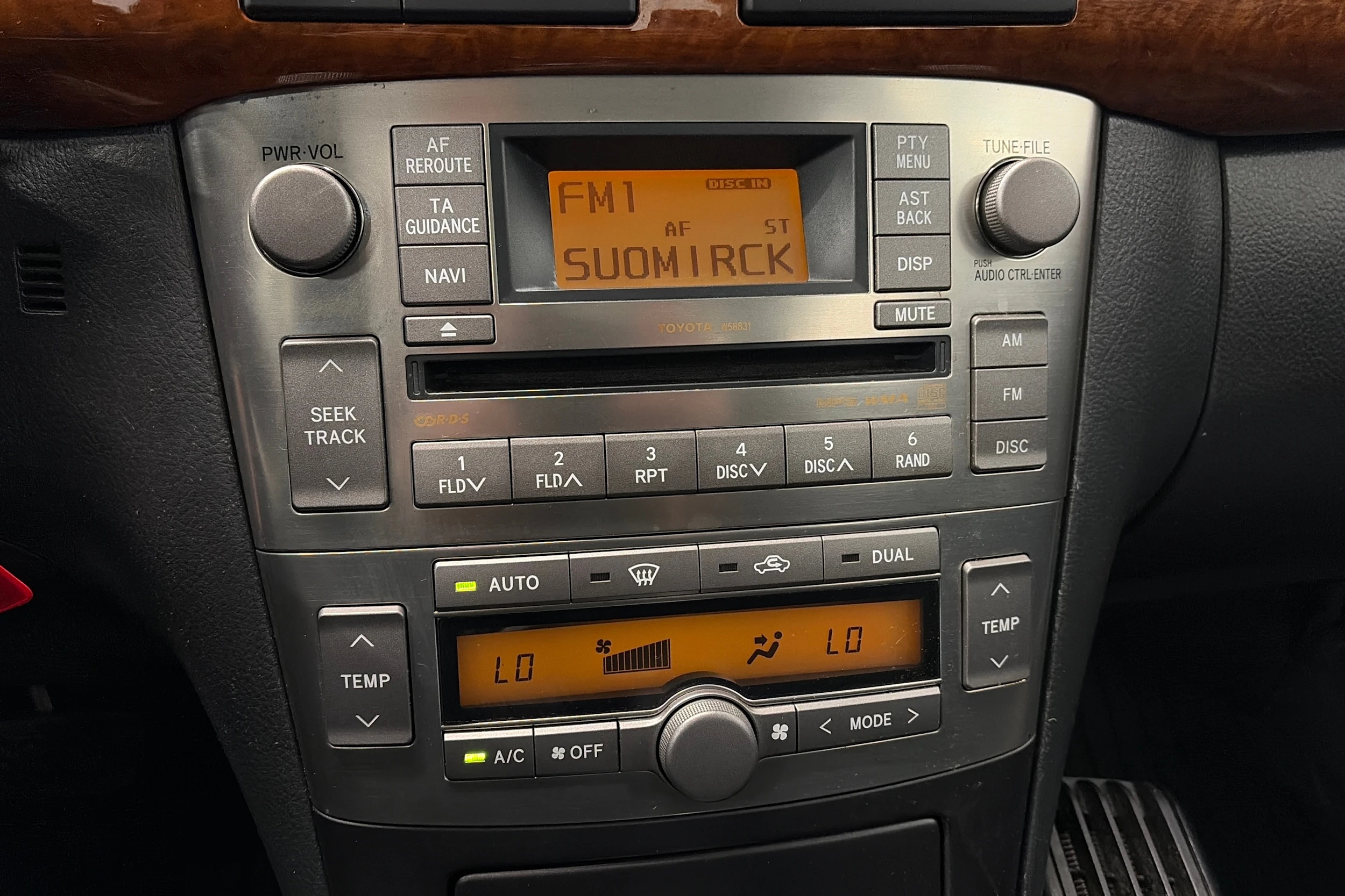 ruskea (beige) Toyota Avensis 2006 kuva 17.