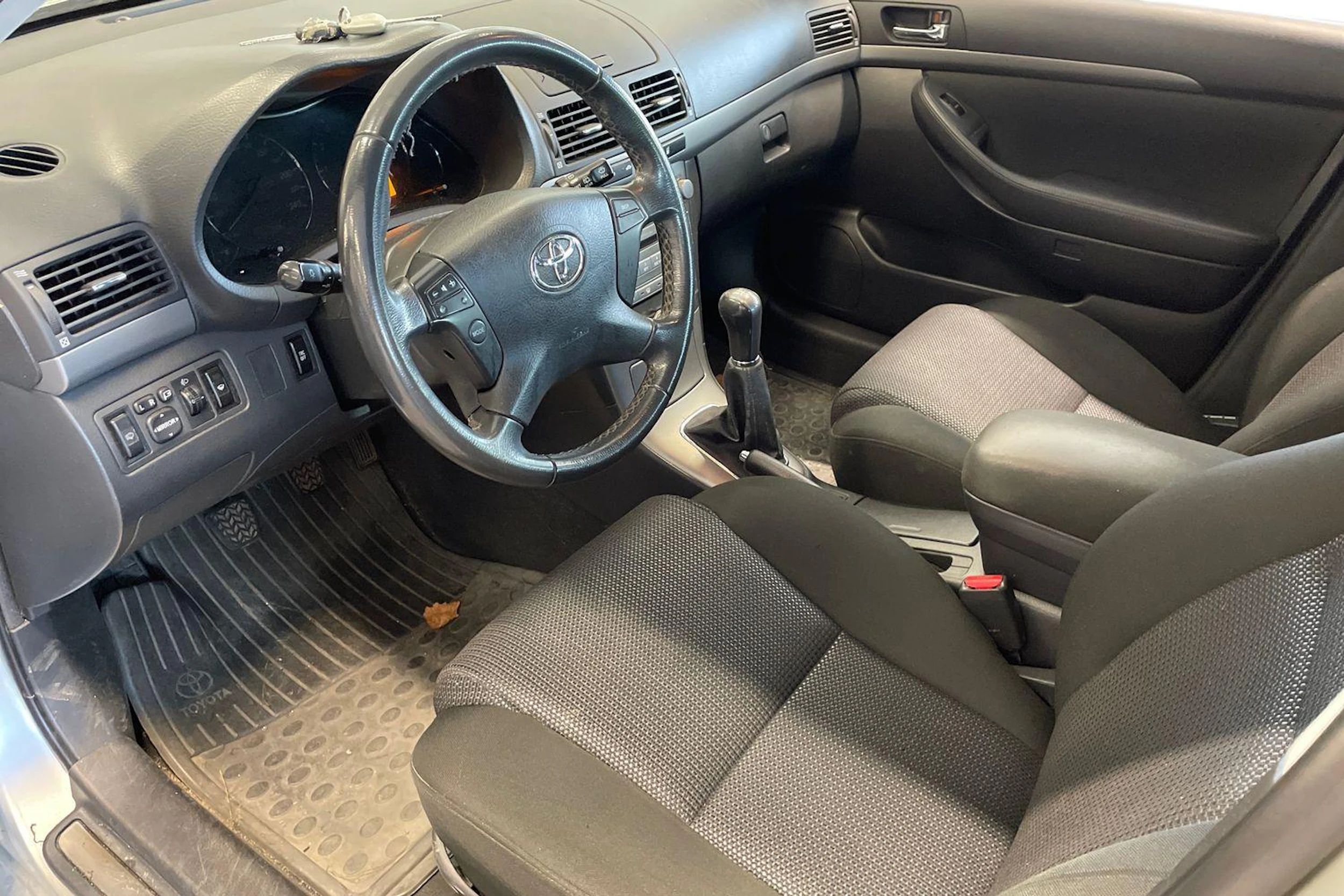 hopea Toyota Avensis 2007 kuva 3.