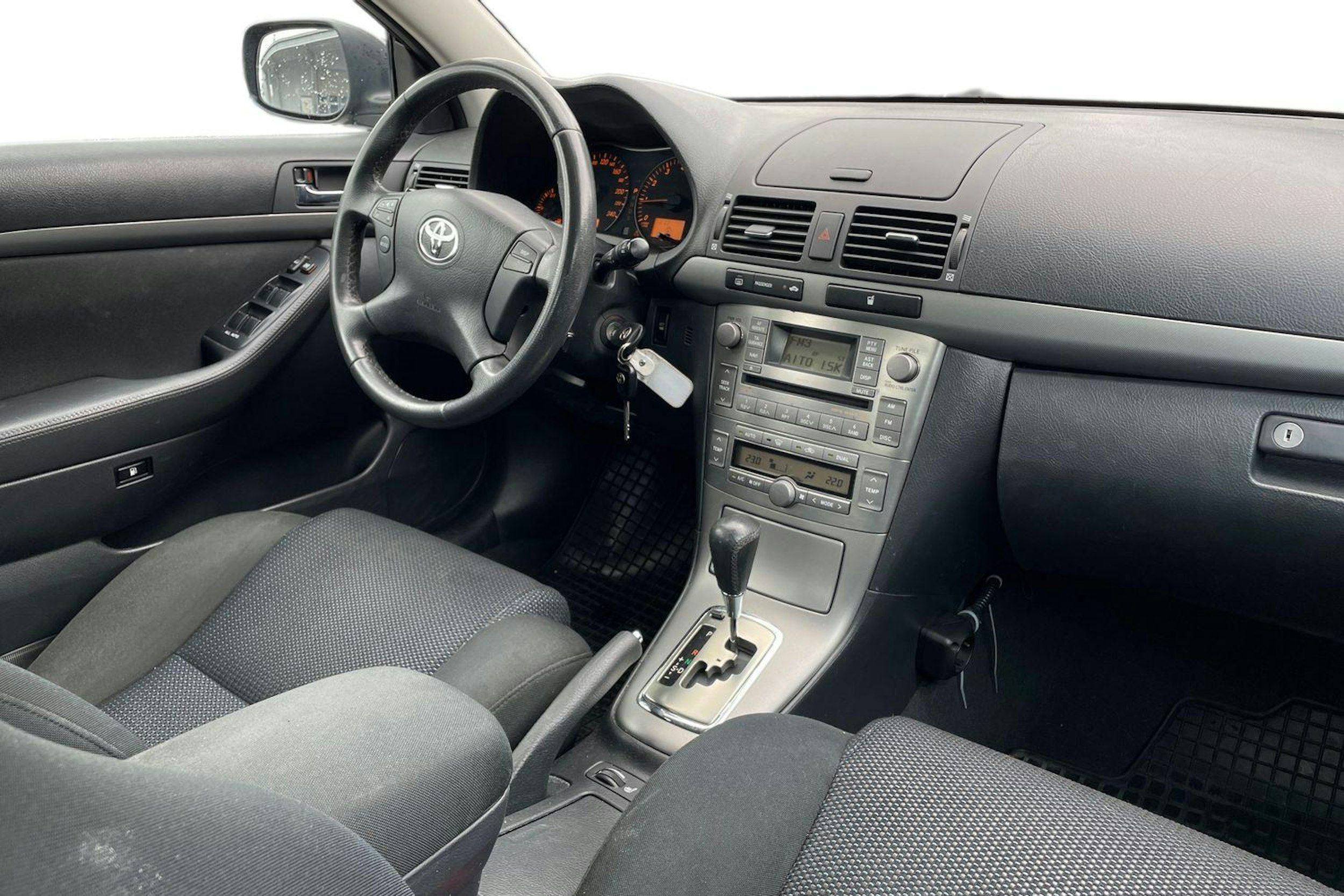musta Toyota Avensis 2007 kuva 9.