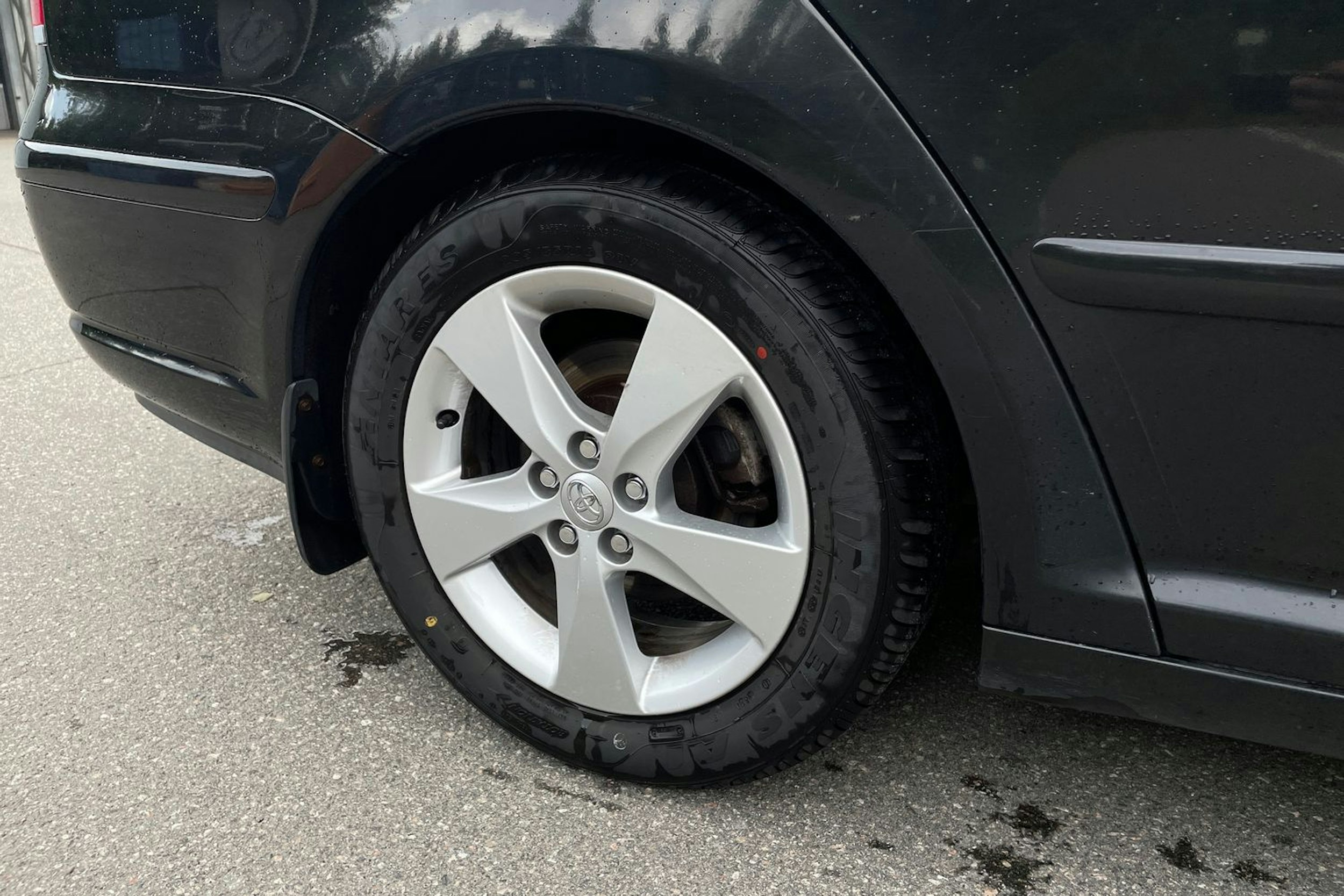 musta Toyota Avensis 2007 kuva 13.