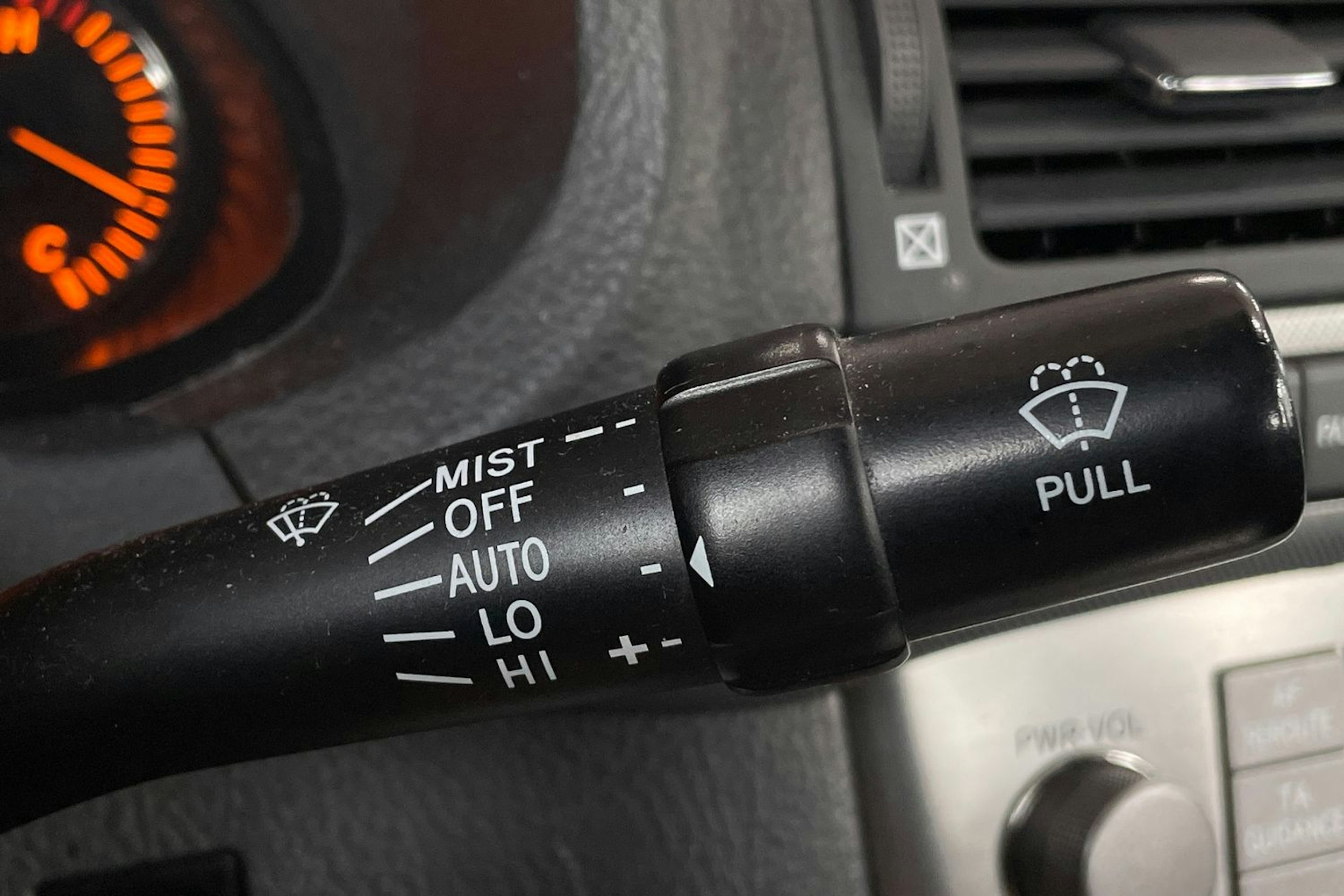 musta Toyota Avensis 2007 kuva 17.