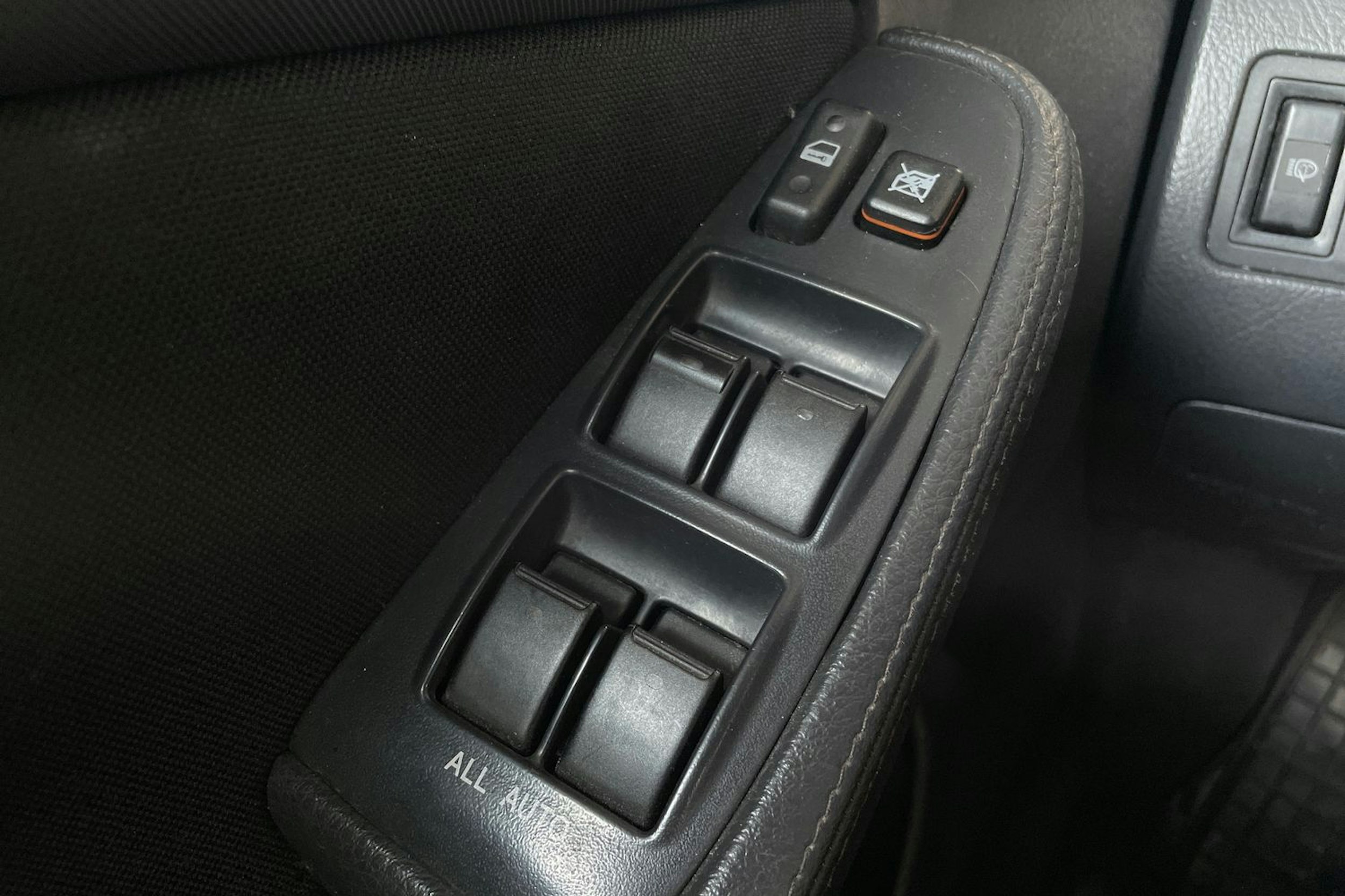 musta Toyota Avensis 2007 kuva 20.