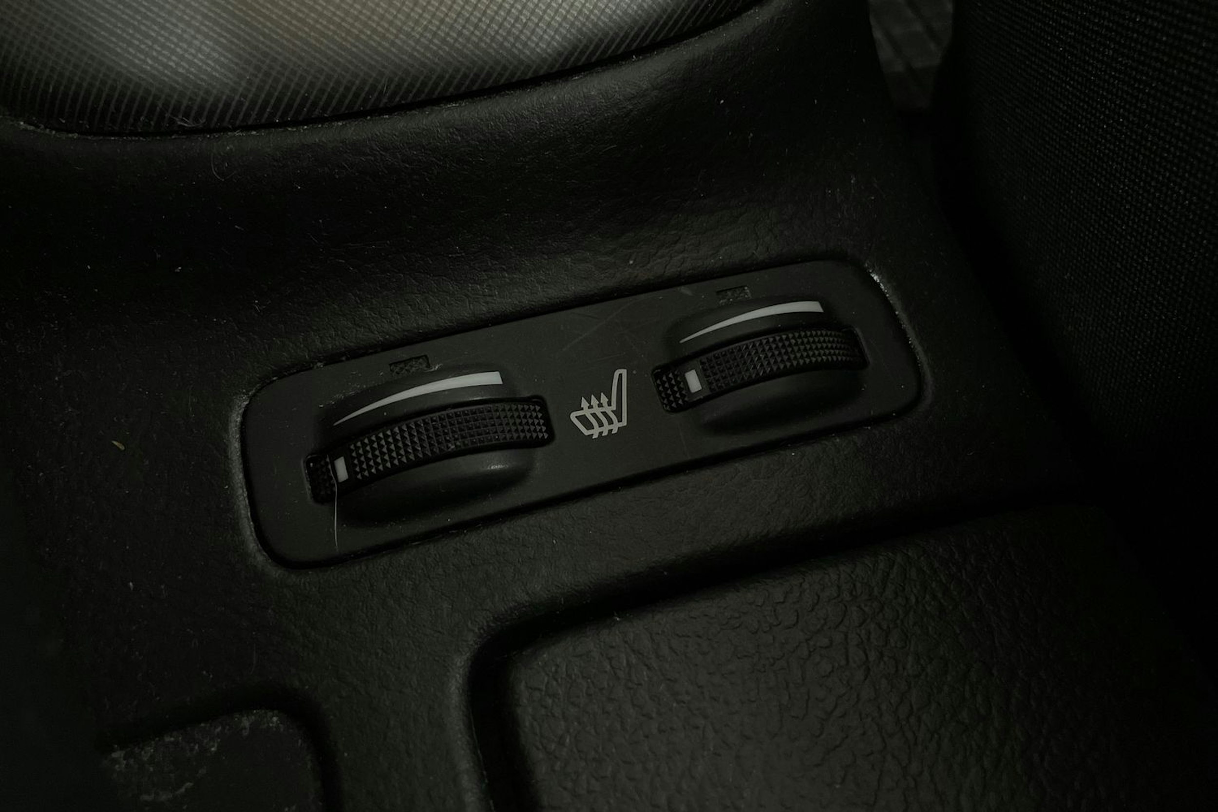 musta Toyota Avensis 2007 kuva 23.