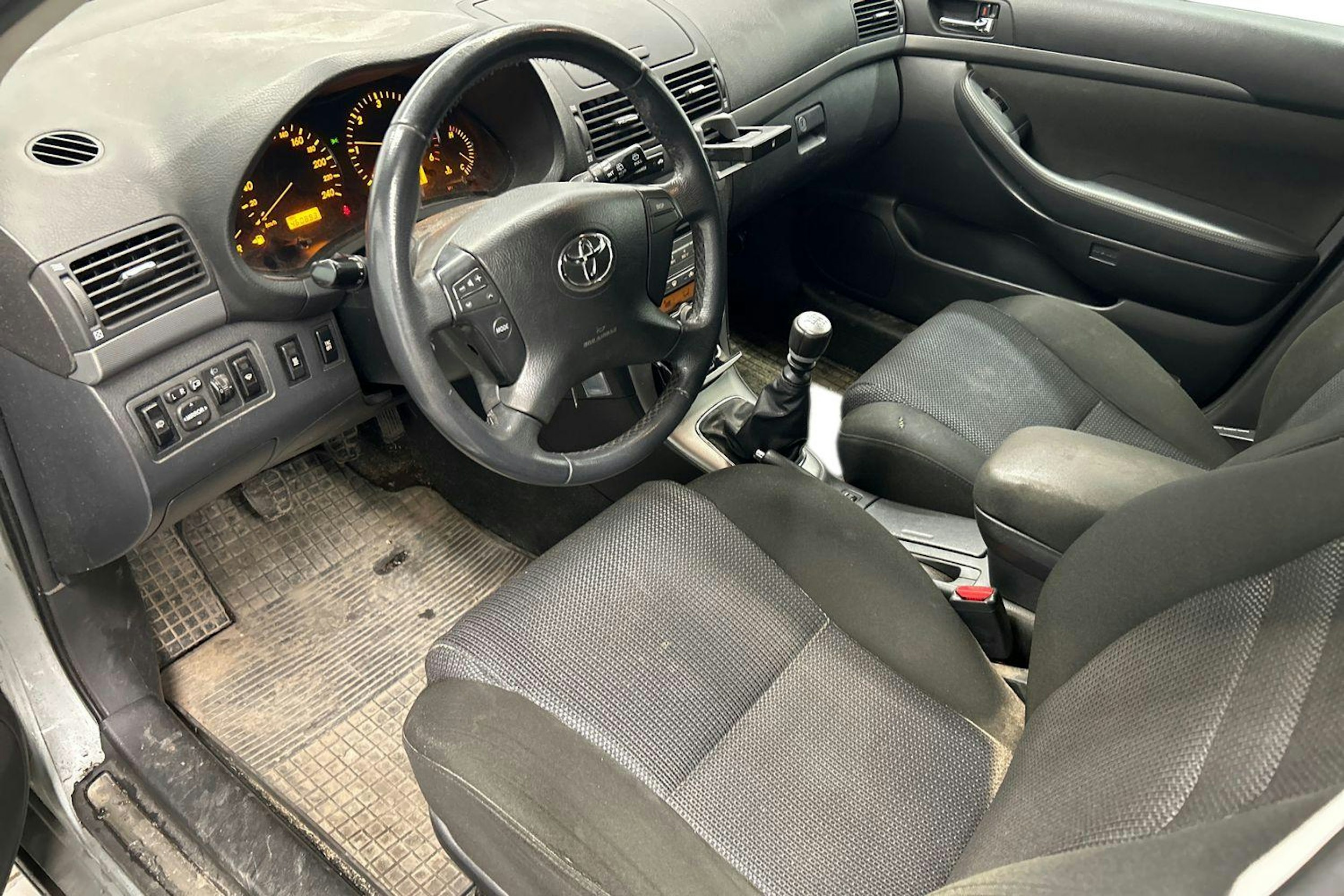 hopea Toyota Avensis 2008 kuva 6.