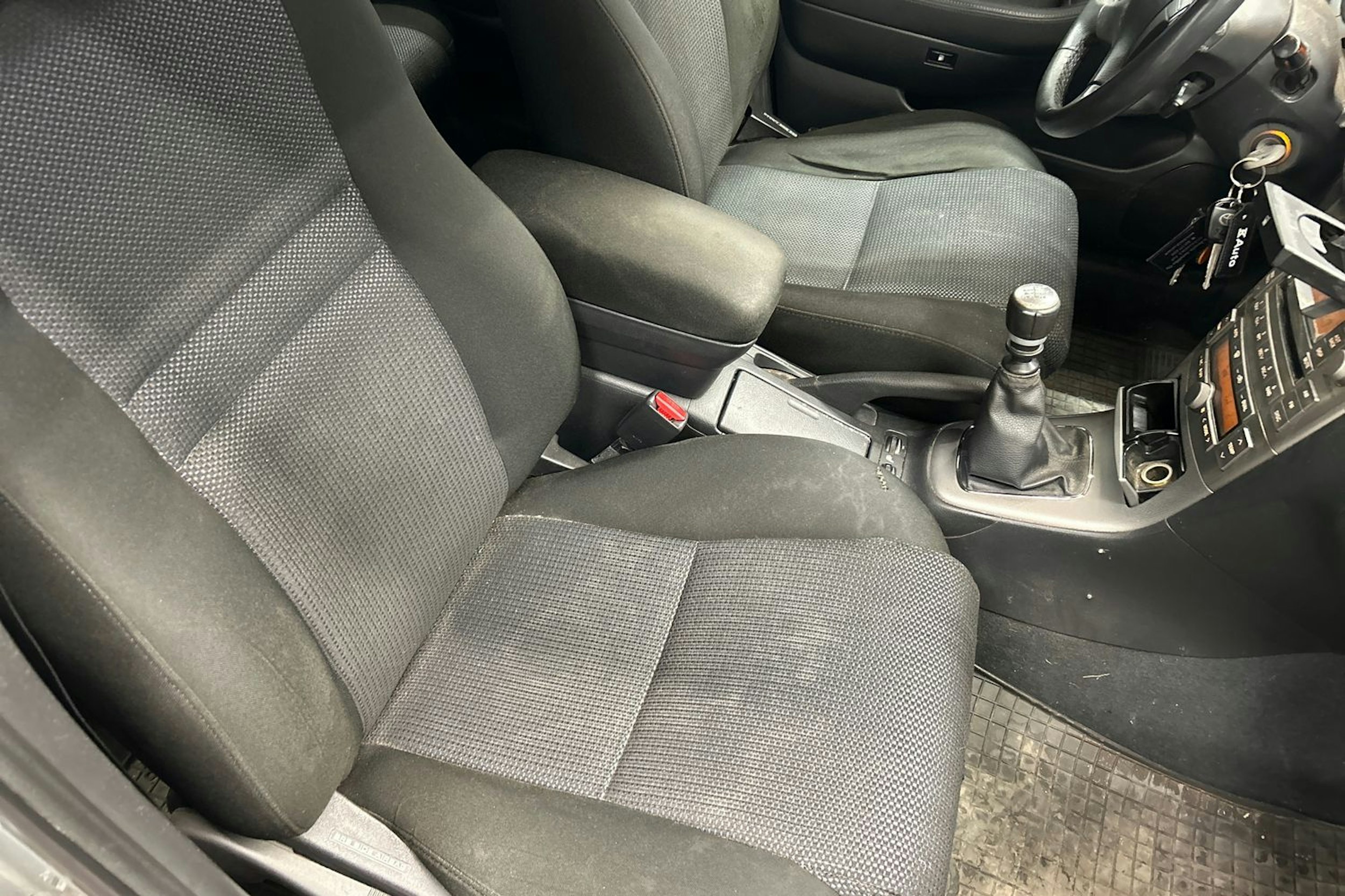 hopea Toyota Avensis 2008 kuva 17.