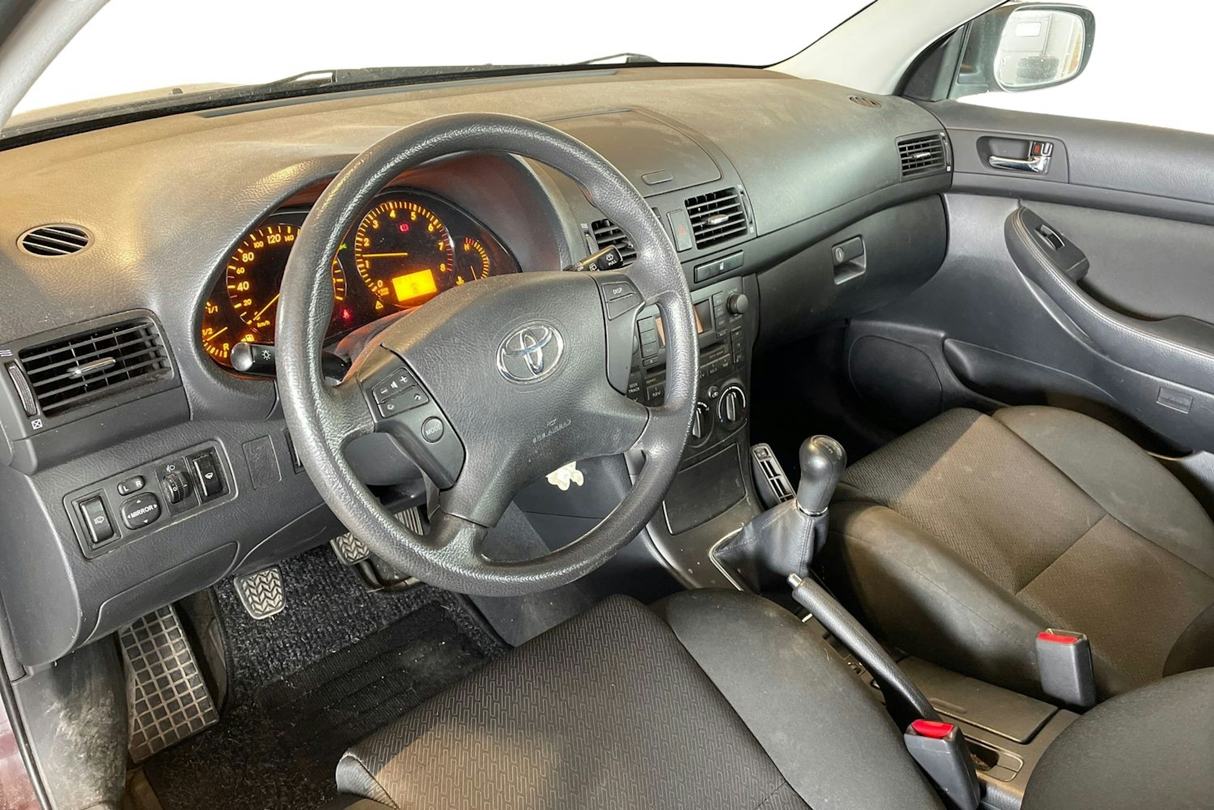 punainen Toyota Avensis 2008 kuva 7.