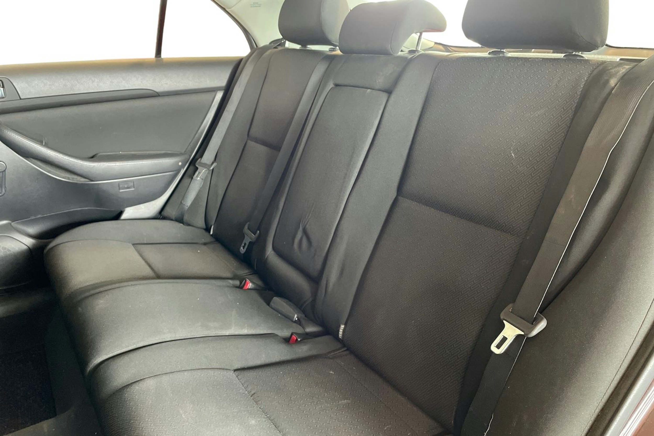 punainen Toyota Avensis 2008 kuva 10.