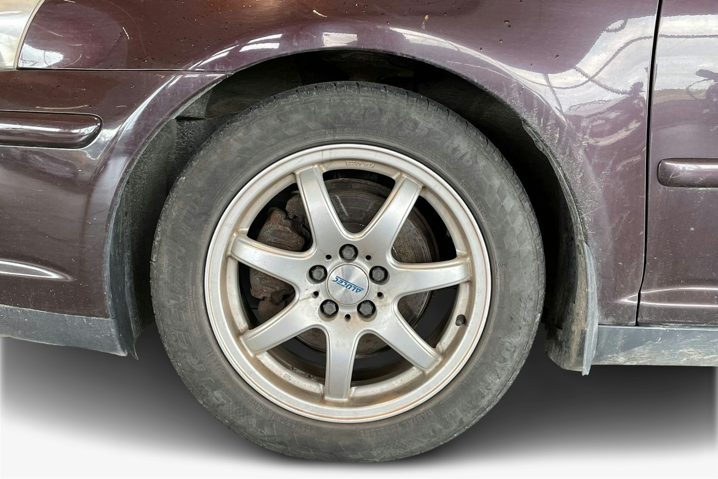 punainen Toyota Avensis 2008 kuva 11.