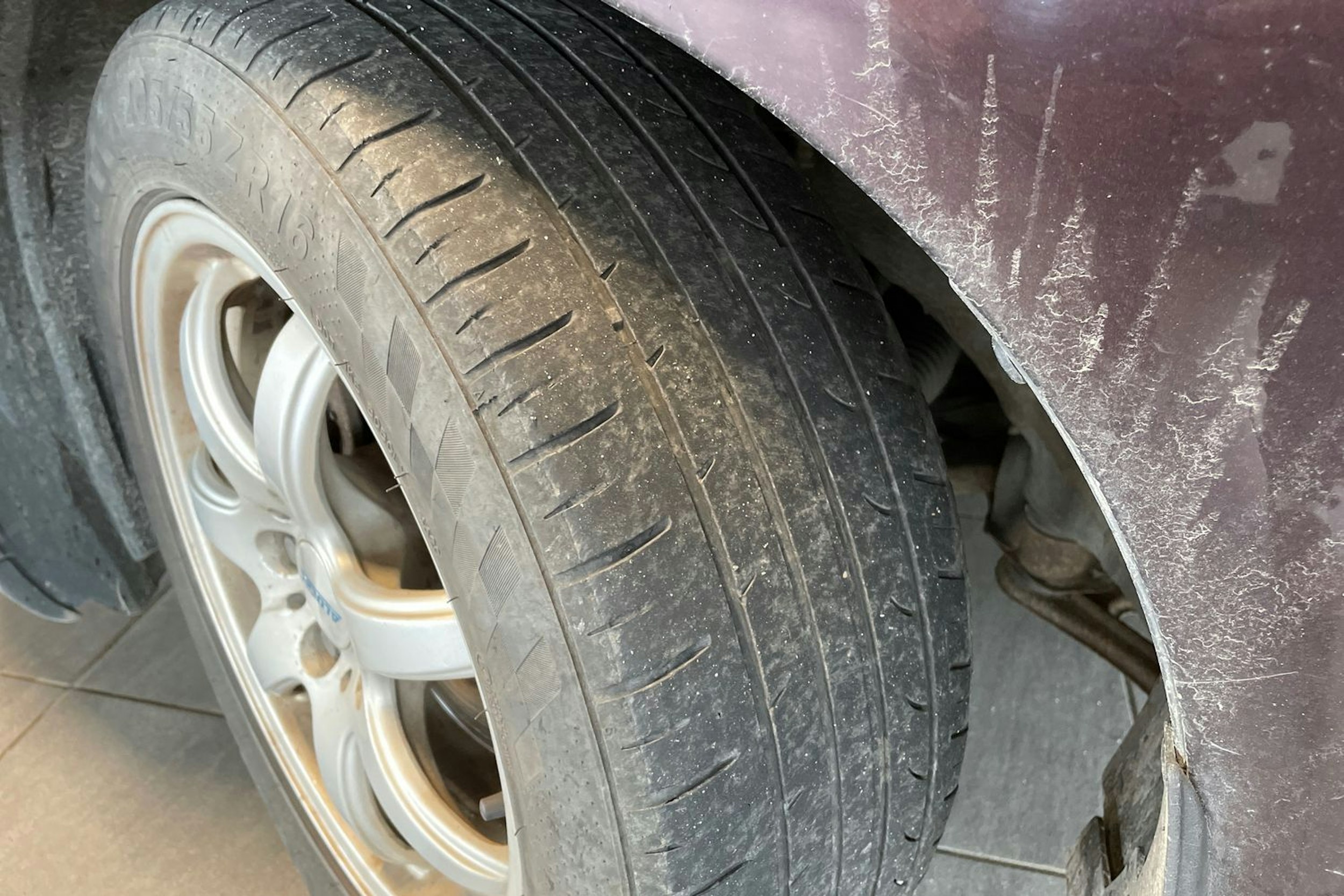punainen Toyota Avensis 2008 kuva 14.