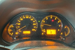punainen Toyota Avensis 2008 kuva 18.