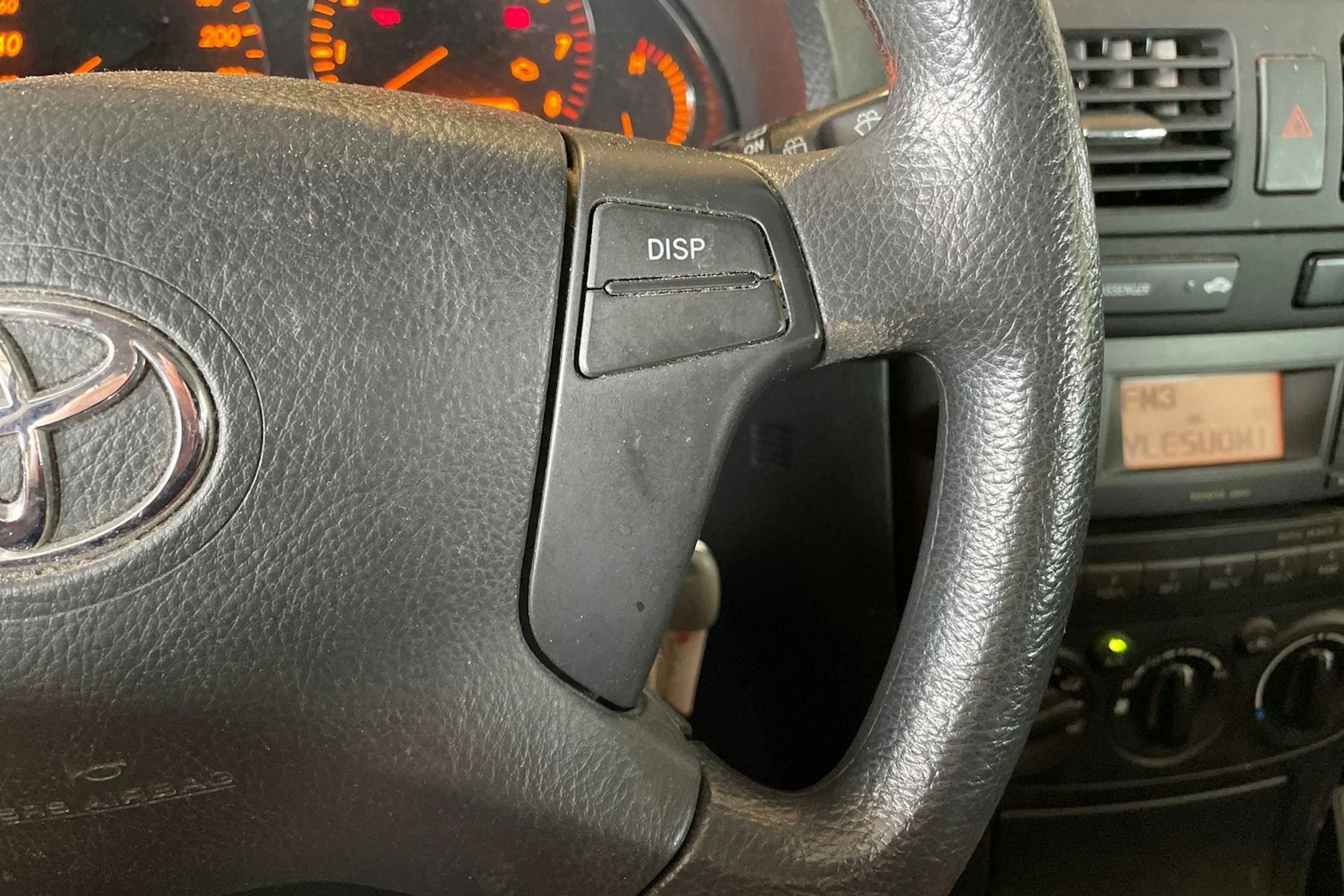 punainen Toyota Avensis 2008 kuva 22.