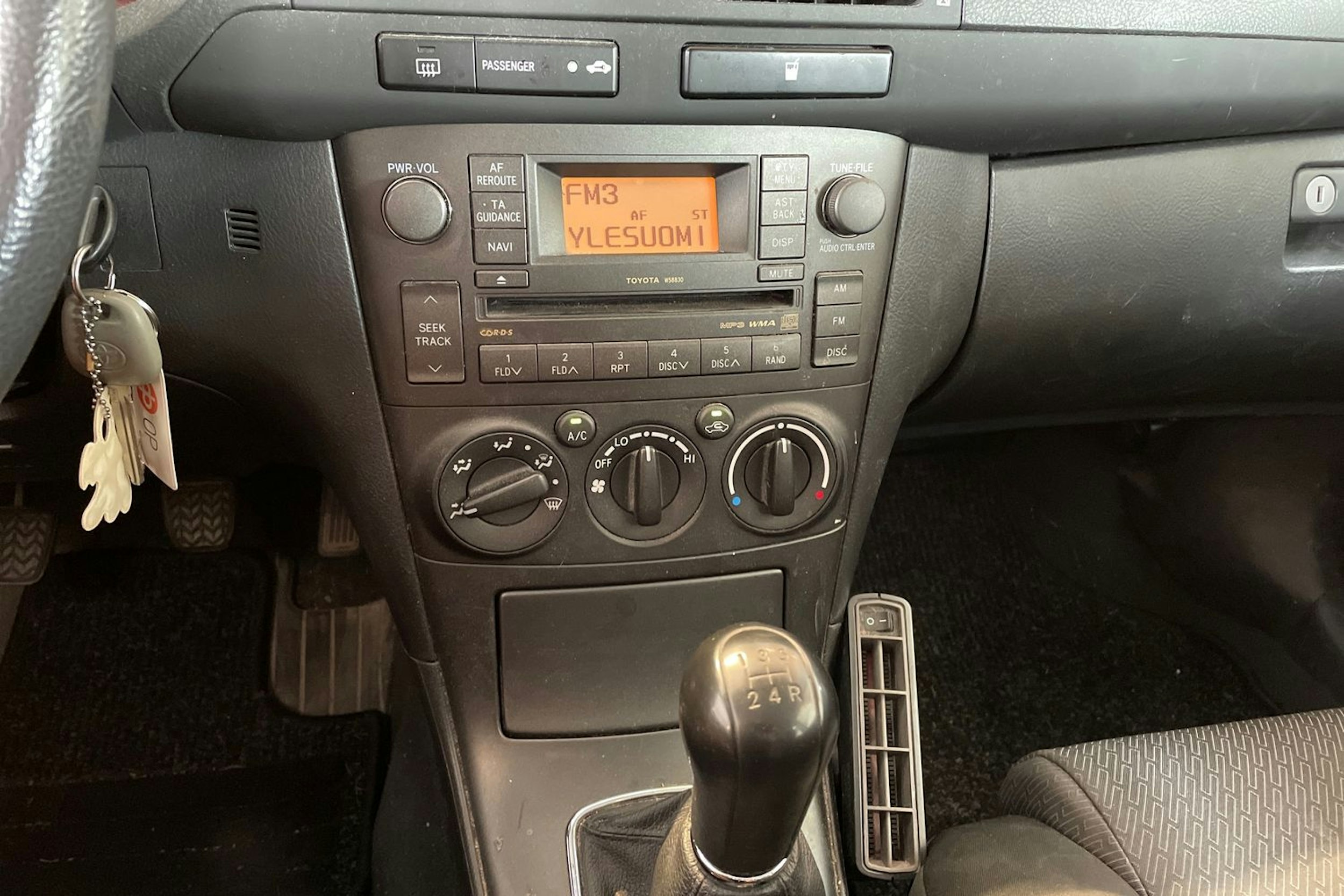 punainen Toyota Avensis 2008 kuva 23.