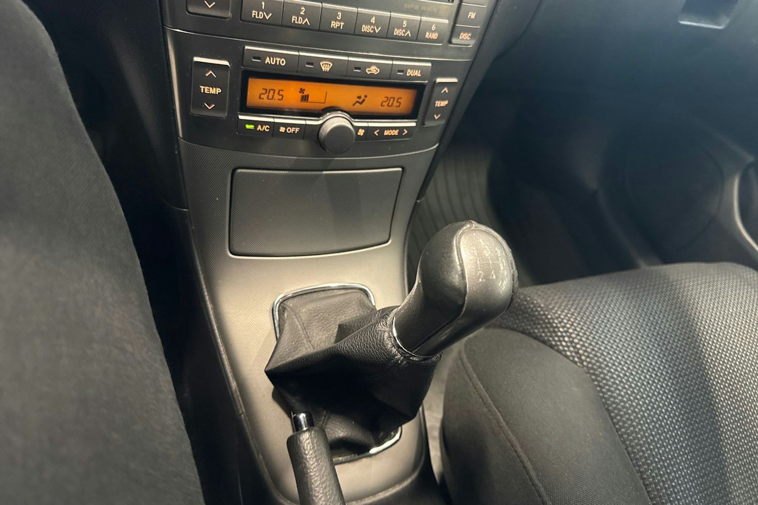 hopea Toyota Avensis 2008 kuva 16.