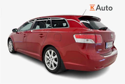 punainen Toyota Avensis 2009 kuva 2.