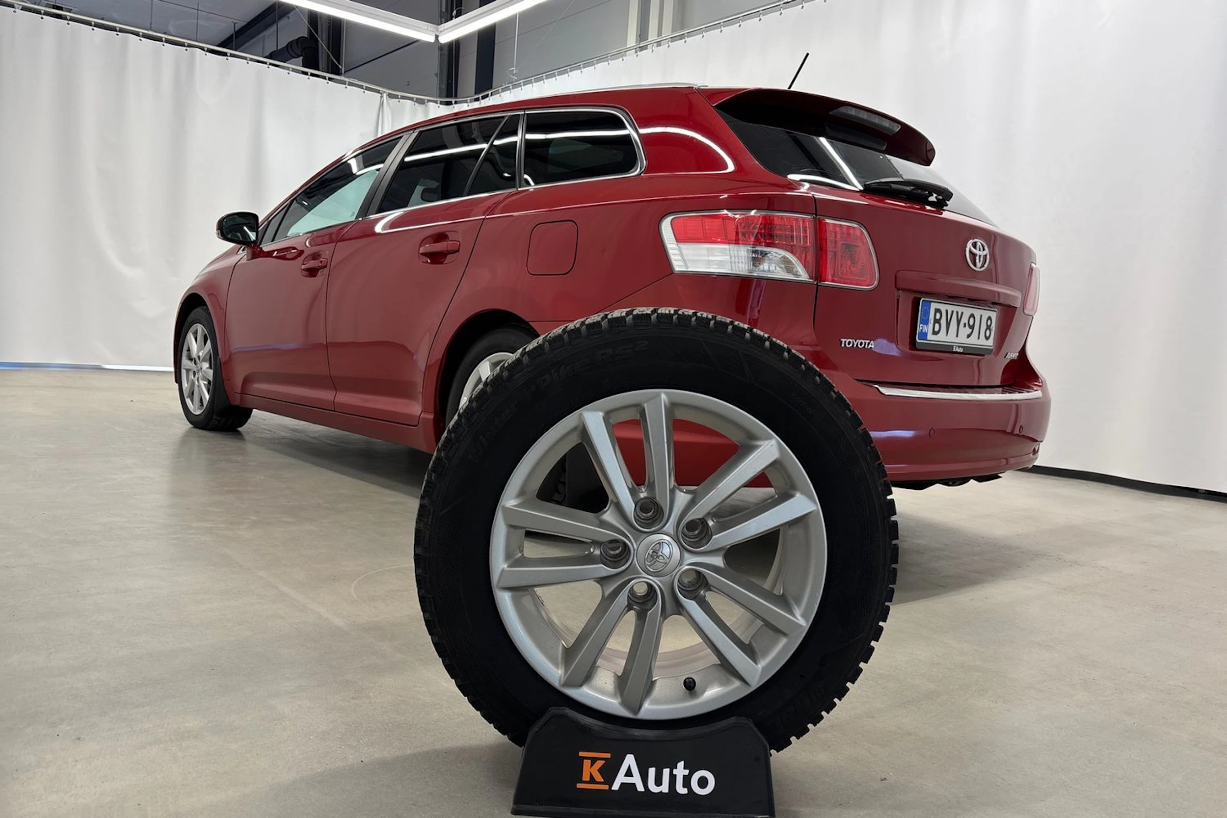 punainen Toyota Avensis 2009 kuva 10.