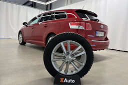 punainen Toyota Avensis 2009 kuva 10.