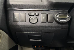 punainen Toyota Avensis 2009 kuva 11.