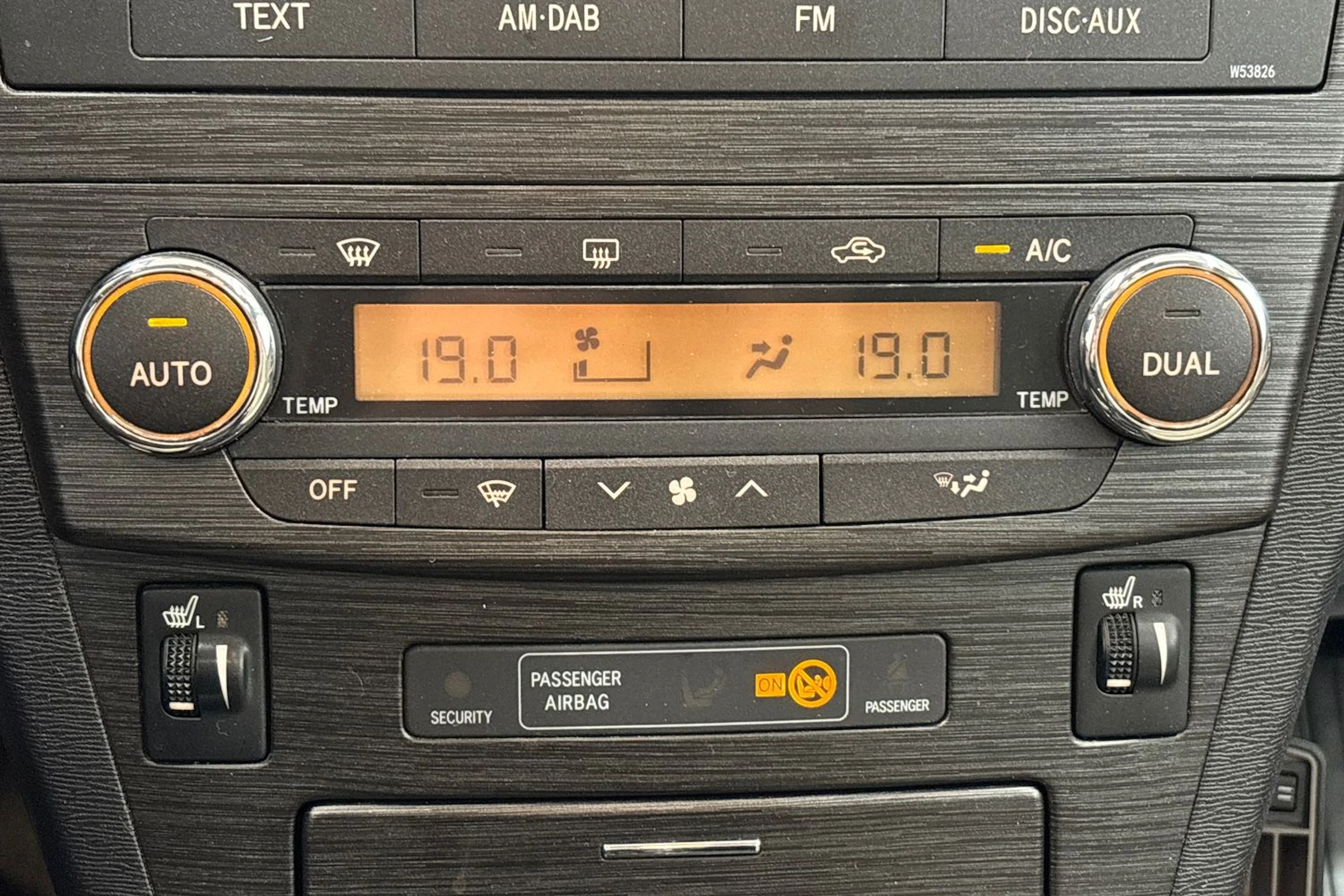 punainen Toyota Avensis 2009 kuva 15.