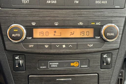 punainen Toyota Avensis 2009 kuva 15.