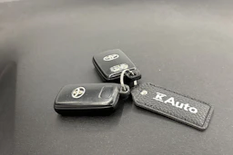 punainen Toyota Avensis 2009 kuva 18.