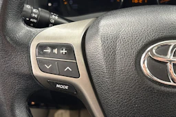 punainen Toyota Avensis 2009 kuva 19.