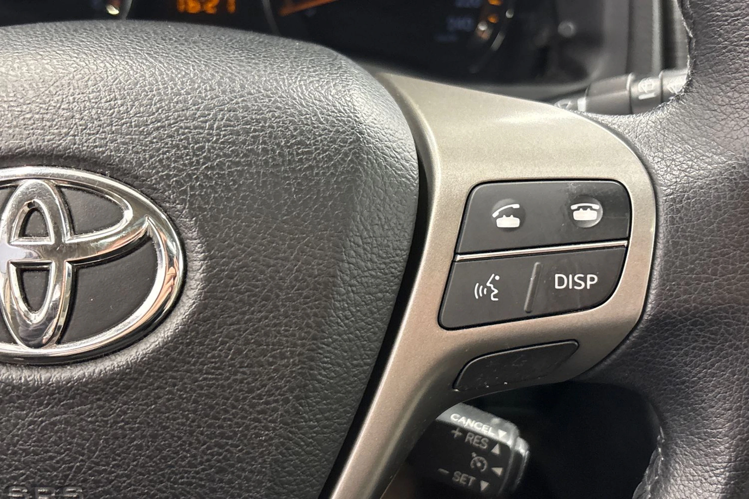 punainen Toyota Avensis 2009 kuva 20.