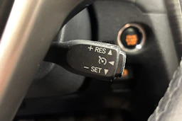 punainen Toyota Avensis 2009 kuva 21.