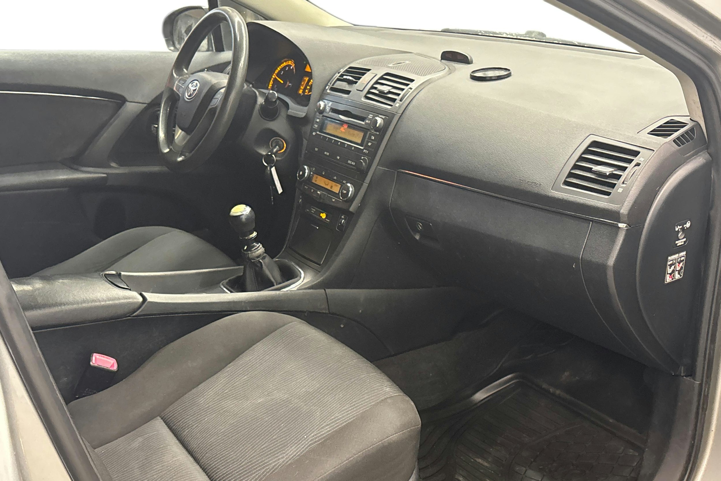harmaa Toyota Avensis 2009 kuva 10.
