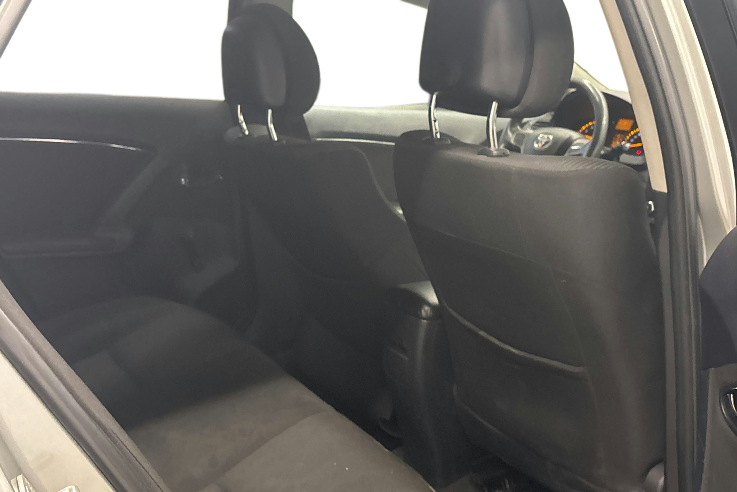 harmaa Toyota Avensis 2009 kuva 11.