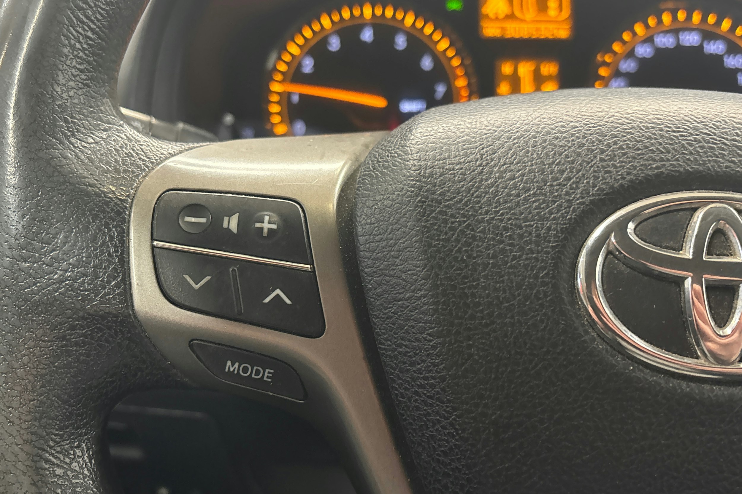 harmaa Toyota Avensis 2009 kuva 17.