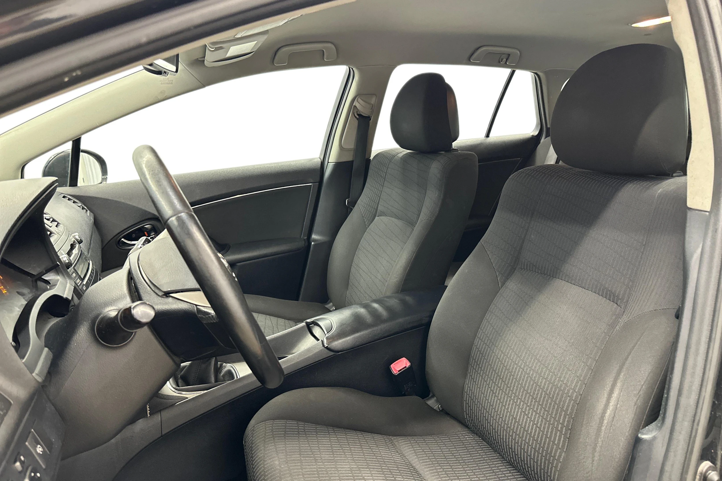 musta Toyota Avensis 2009 kuva 6.