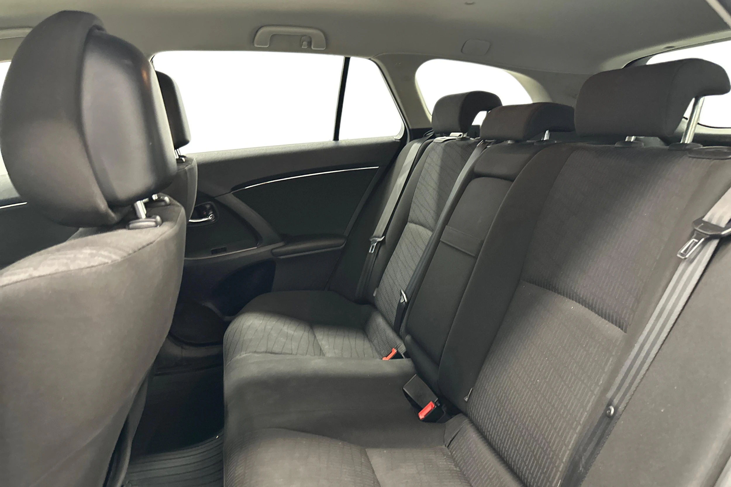 musta Toyota Avensis 2009 kuva 8.