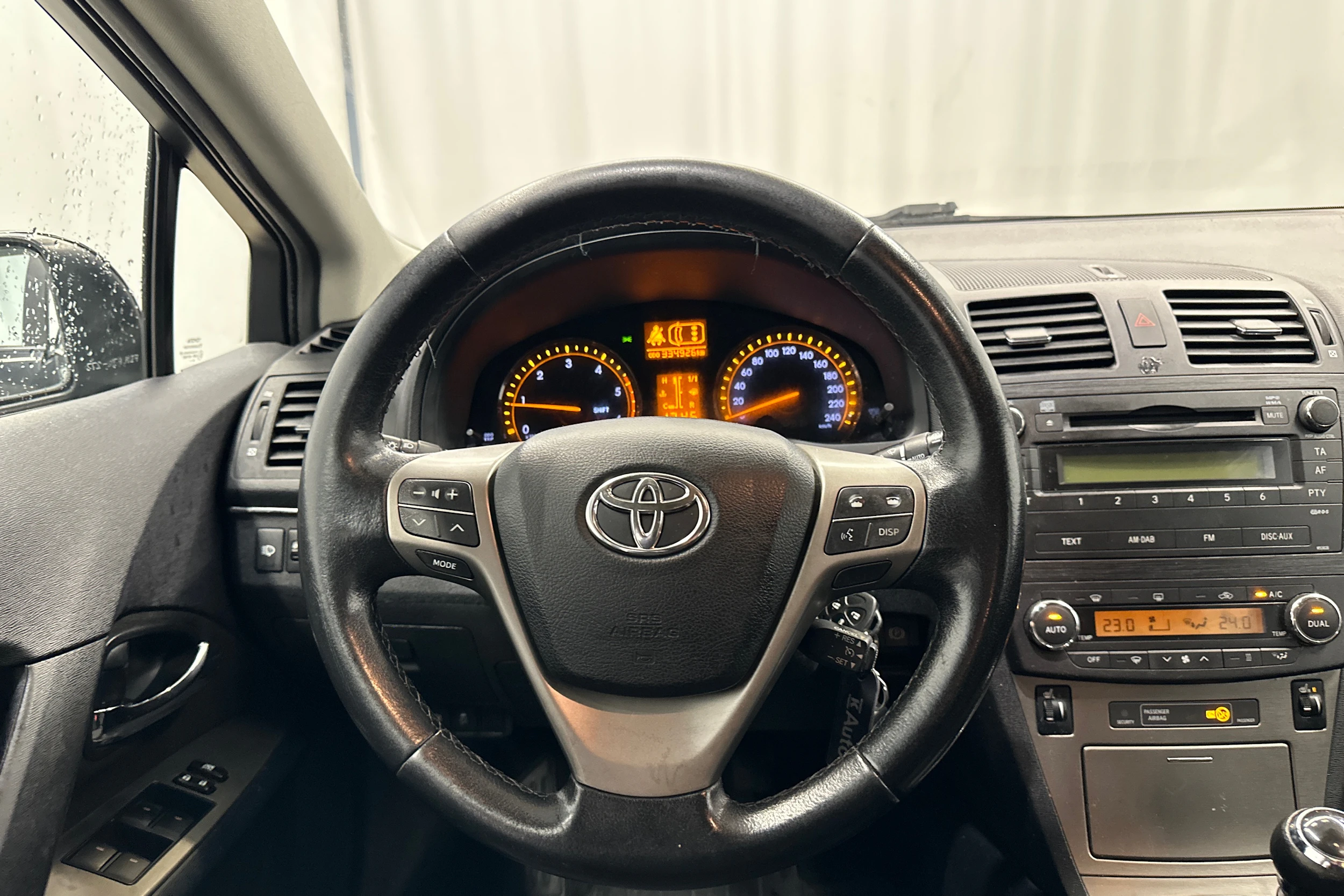 musta Toyota Avensis 2009 kuva 12.