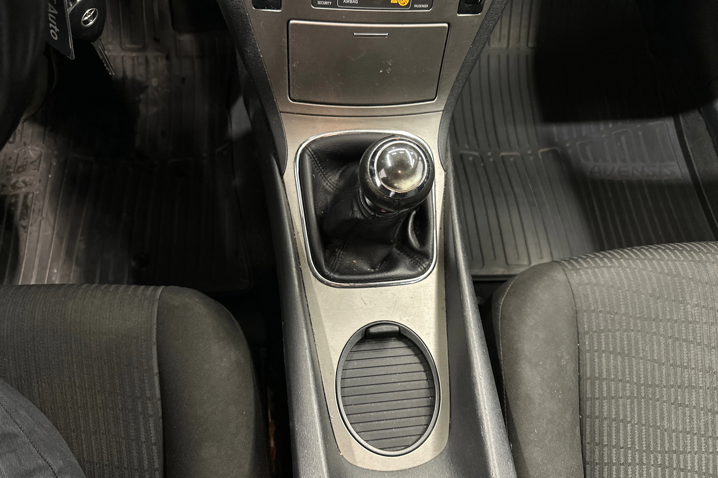 musta Toyota Avensis 2009 kuva 16.