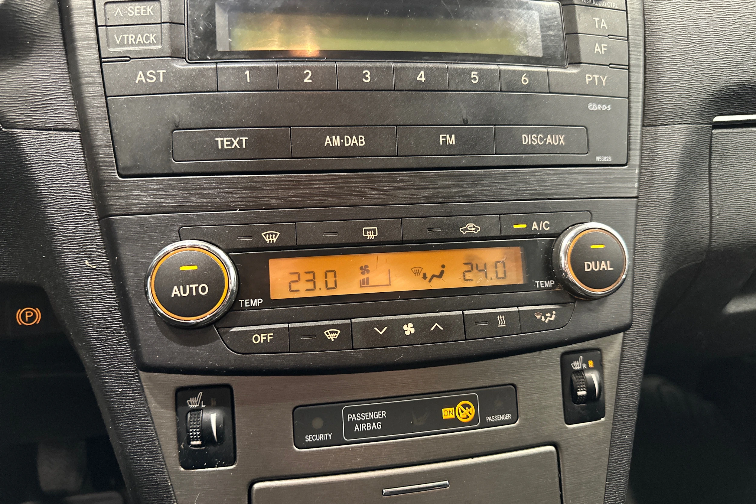 musta Toyota Avensis 2009 kuva 17.