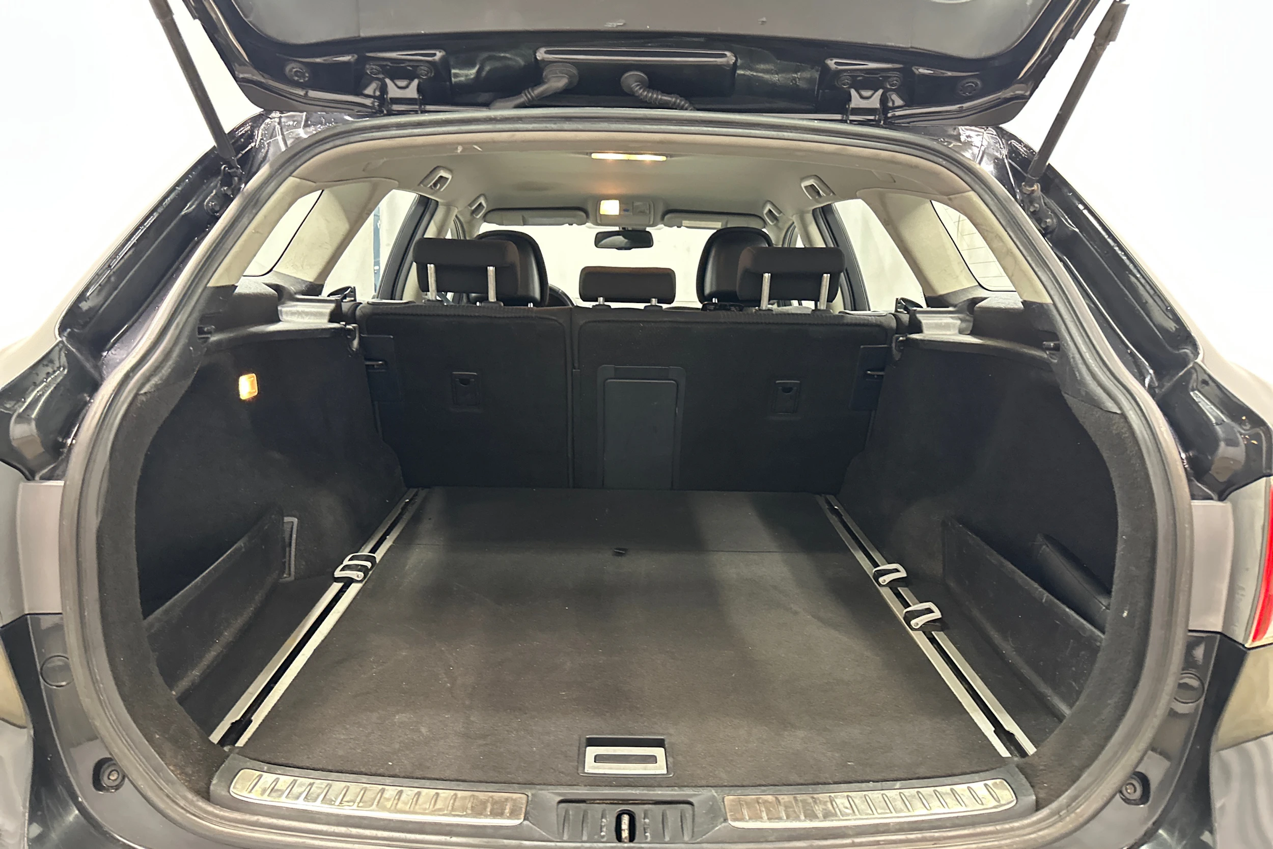 musta Toyota Avensis 2009 kuva 22.